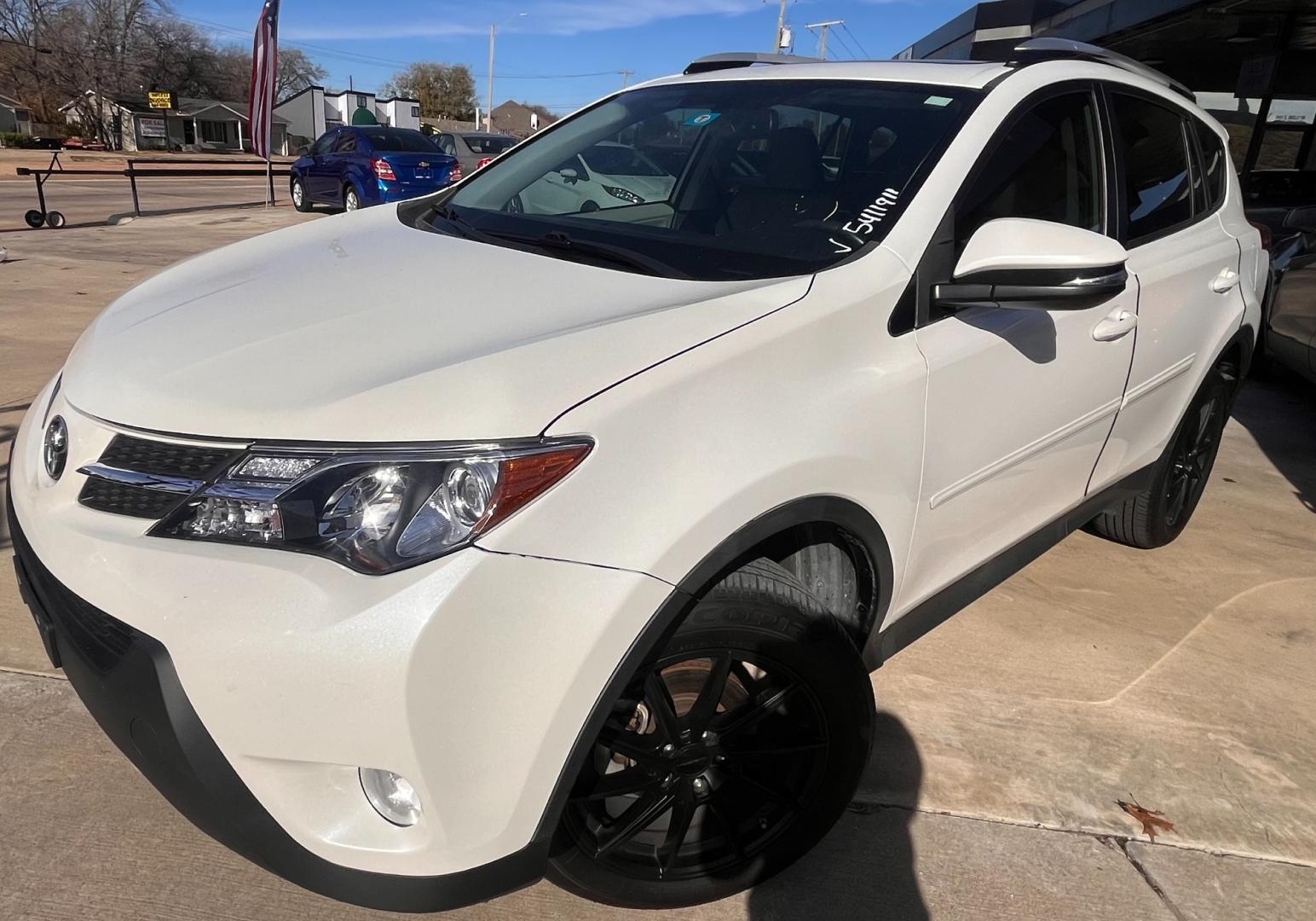 2013 WHITE TOYOTA RAV4 LIMITED Limited AWD (2T3YFREV9DW) with an 2.5L L4 DOHC 16V engine, 6-Speed Automatic transmission, located at 8101 E. Skelly Dr., Tulsa, OK, 74129, (918) 592-3593, 36.121891, -95.888802 - Photo#2